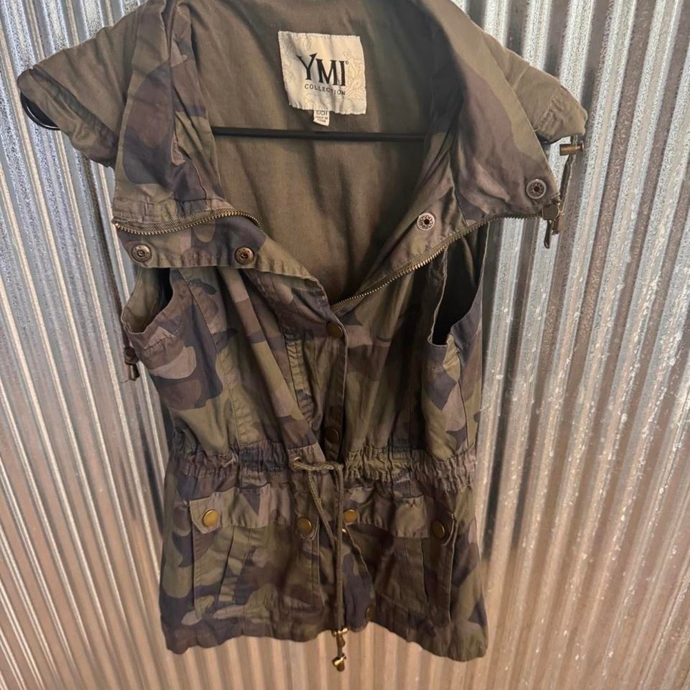 YMI Camo Utility Vest Women's Size S Hooded Cargo Style Pockets Lightweight